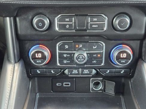 Certified 2022 Chevrolet Tahoe LT w/ Luxury Package AWD/4WD image 19