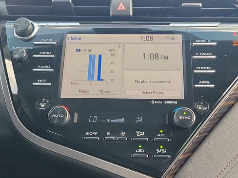 Used 2020 Toyota Camry XLE image 17