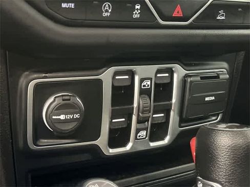 Used 2024 Jeep Wrangler Sahara image 25