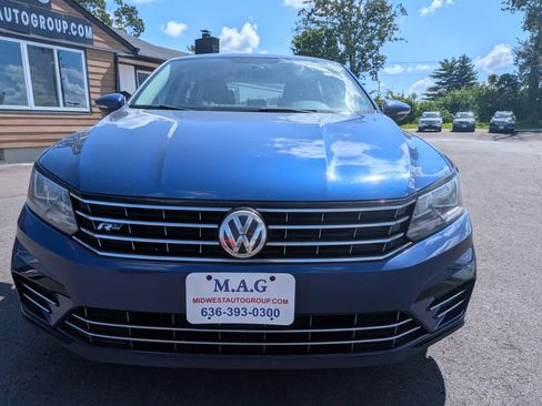 Used 2017 Volkswagen Passat 1.8T R-Line FWD image 9