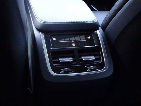 Used 2022 Volvo XC90 T6 Momentum w/ Climate Package image 37