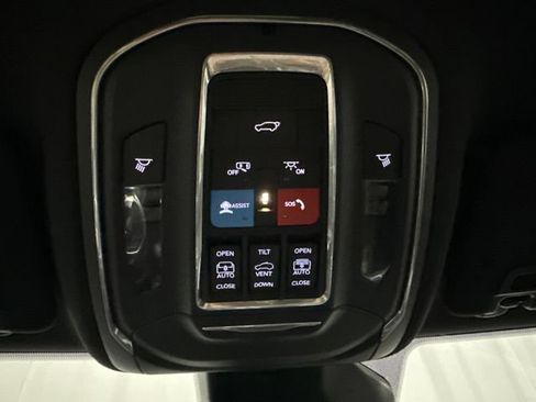 Used 2025 Jeep Grand Cherokee Limited w/ Luxury Tech Group II AWD/4WD image 26