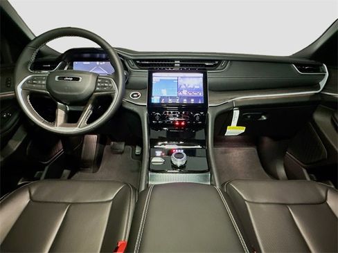 New 2025 Jeep Grand Cherokee Limited w/ Luxury Tech Group II image 6