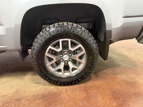 Used 2022 GMC Canyon AT4 image 92