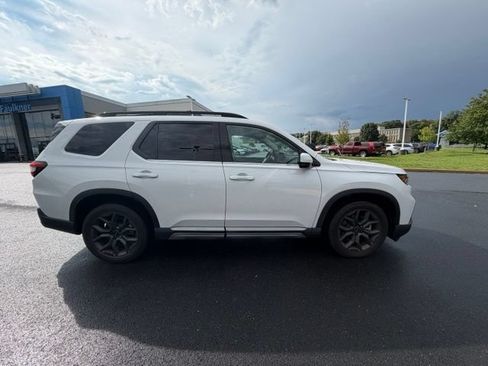 Used 2024 Honda Pilot Touring image 2
