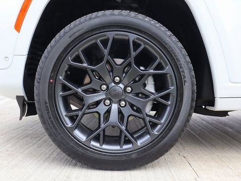 New 2025 Jeep Grand Cherokee Summit image 31