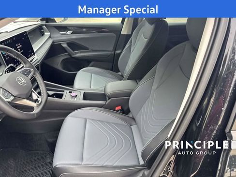 New 2025 Volkswagen Tiguan SE image 21