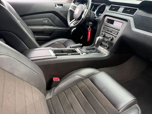 Used 2013 Ford Mustang GT Premium RWD image 42