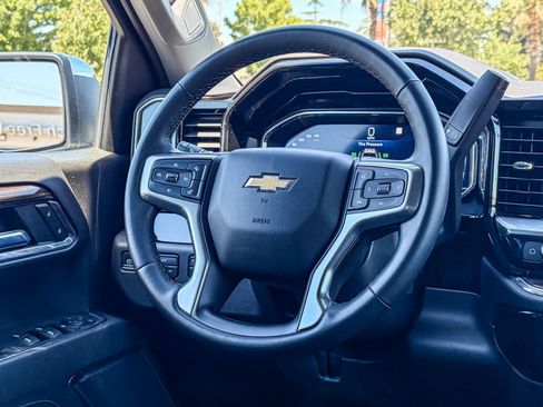 Used 2023 Chevrolet Silverado 1500 LT AWD/4WD image 14