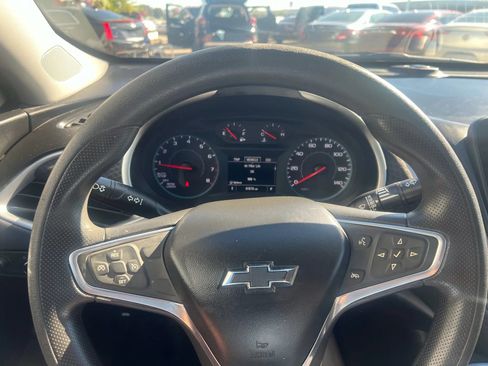 Used 2022 Chevrolet Malibu LT FWD image 11