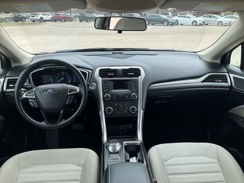 Used 2018 Ford Fusion S image 3