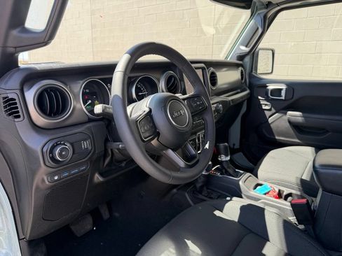 Used 2023 Jeep Wrangler Unlimited w/ Cold Weather Group AWD/4WD image 19