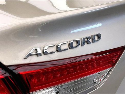 Used 2019 Honda Accord EX-L image 9