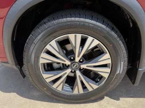 Used 2023 Nissan Rogue SV AWD/4WD image 9