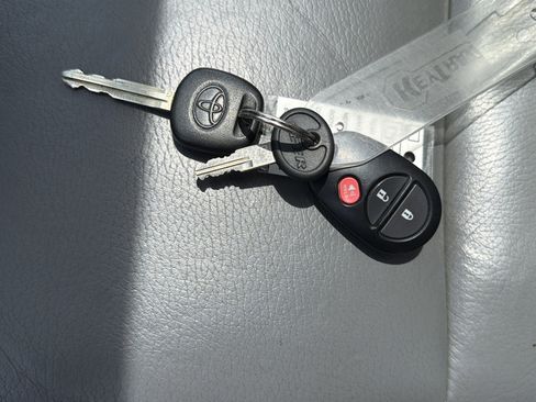 Used 2013 Toyota Tundra Limited w/ Memory Pkg AWD/4WD image 38