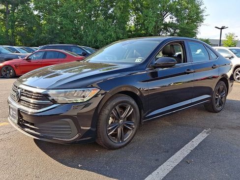 Certified 2023 Volkswagen Jetta SE w/ Panoramic Sunroof Package FWD image 5