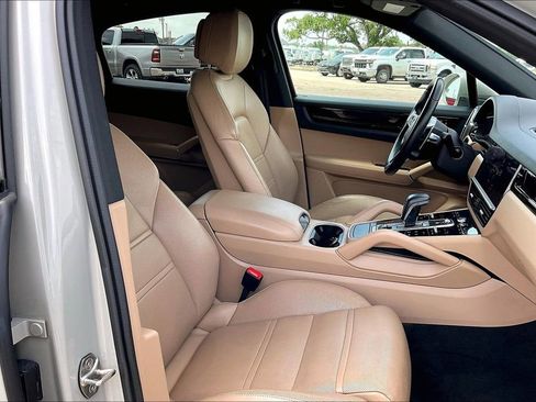 Used 2021 Porsche Cayenne Coupe image 29