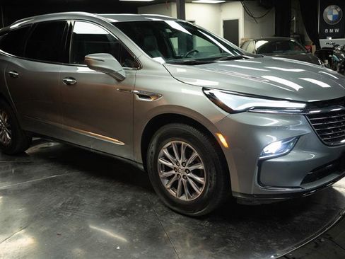 Used 2024 Buick Enclave Premium image 5