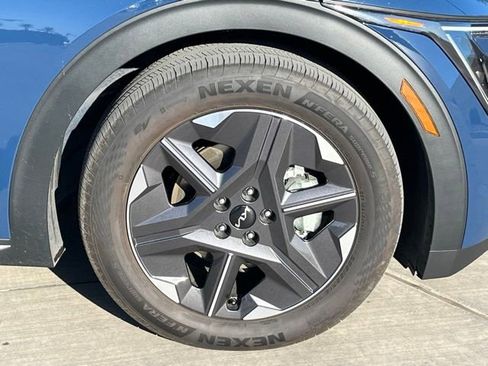 Used 2025 Kia EV6 Light RWD image 8