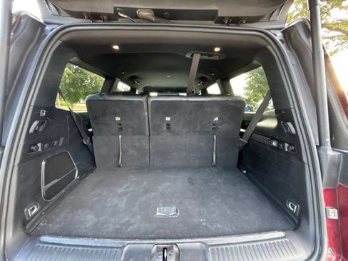 Used 2024 Jeep Wagoneer Series II w/ Flexible Seating Group AWD/4WD image 9