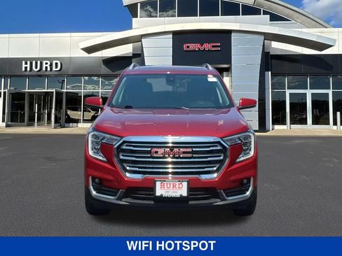 Used 2024 GMC Terrain SLT AWD/4WD image 10