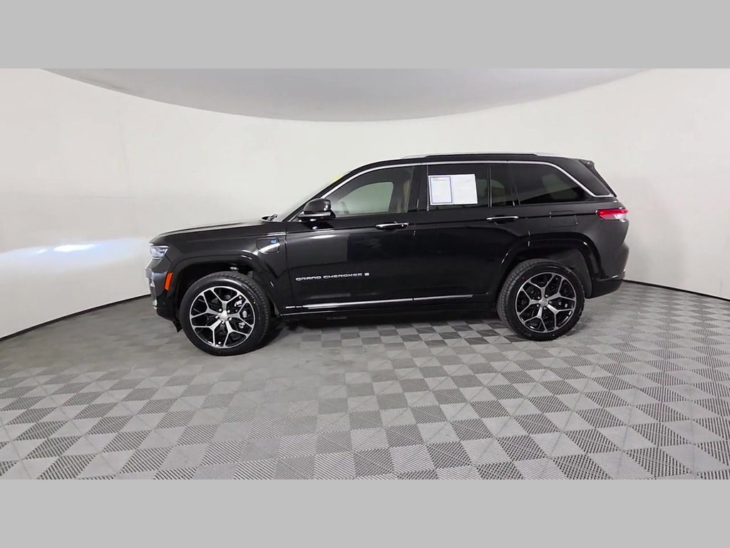 Used 2023 Jeep Grand Cherokee Summit AWD/4WD image 42