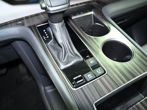 Used 2024 Toyota Sienna Limited image 29