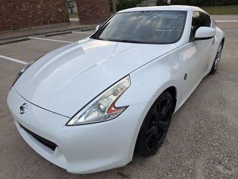 Used 2011 Nissan 370Z Touring image 5