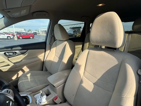 Used 2016 Nissan Rogue SV image 10