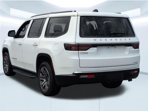 Used 2024 Jeep Wagoneer Series II w/ Flexible Seating Group RWD image 3