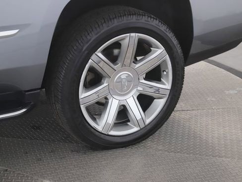 Used 2019 Cadillac Escalade Luxury AWD/4WD image 14