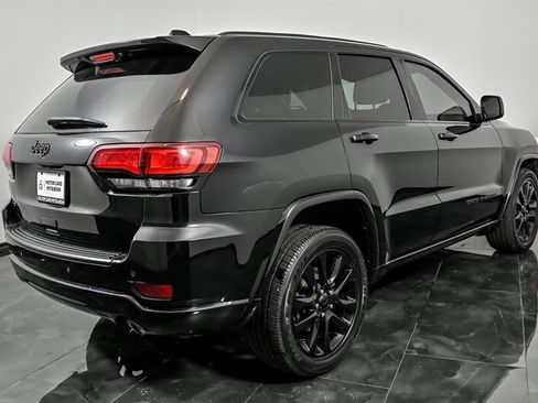 Used 2019 Jeep Grand Cherokee Altitude AWD/4WD image 9