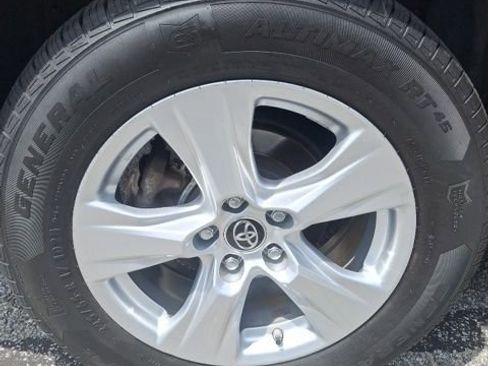 Used 2019 Toyota RAV4 XLE w/ Carpet Mat Package AWD/4WD image 24