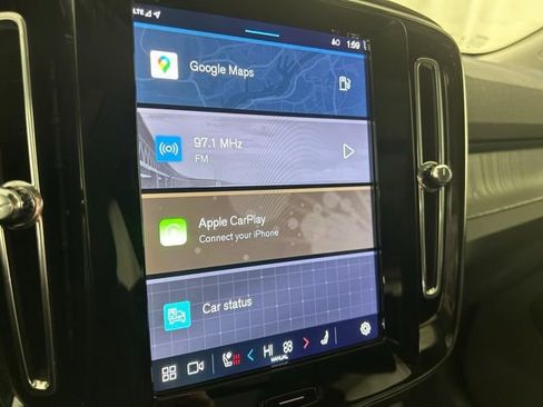 Used 2025 Volvo XC40 B5 Core image 17