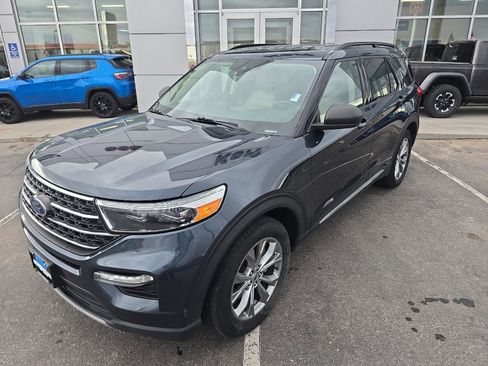 Used 2022 Ford Explorer XLT w/ Equipment Group 202A image 2