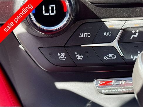 Used 2015 Chevrolet Corvette Z06 w/ 3LZ Preferred Equipment Group RWD image 21