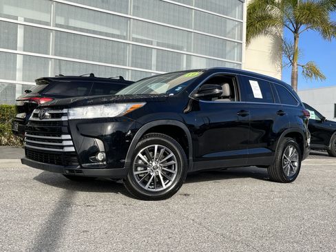 Used 2019 Toyota Highlander XLE image 1