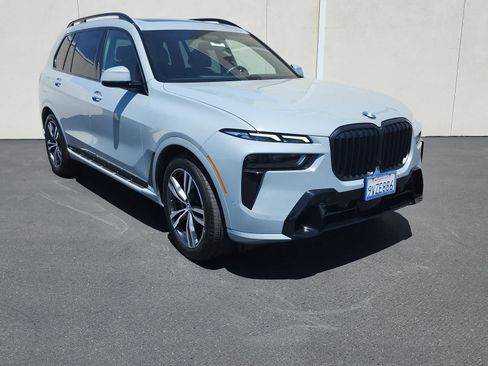 Used 2026 BMW X7 xDrive40i AWD/4WD image 2