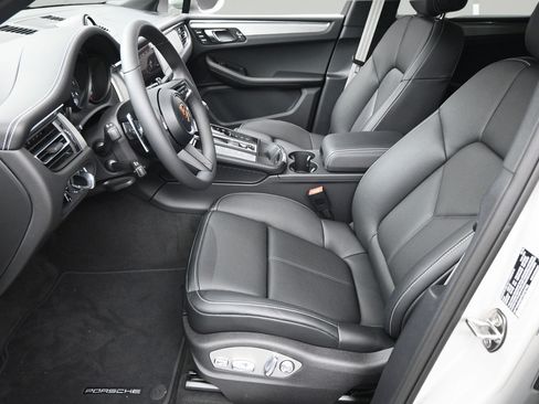 New 2026 Porsche Macan AWD/4WD image 6