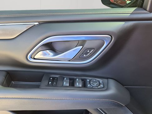 Used 2024 GMC Yukon AT4 w/ Technology Package AWD/4WD image 33
