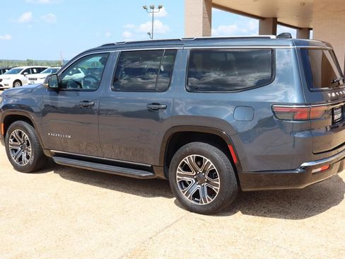 Used 2024 Jeep Wagoneer Series II AWD/4WD image 3
