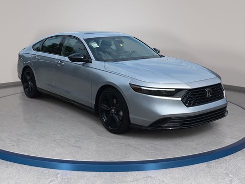 Used 2025 Honda Accord Sport image 3
