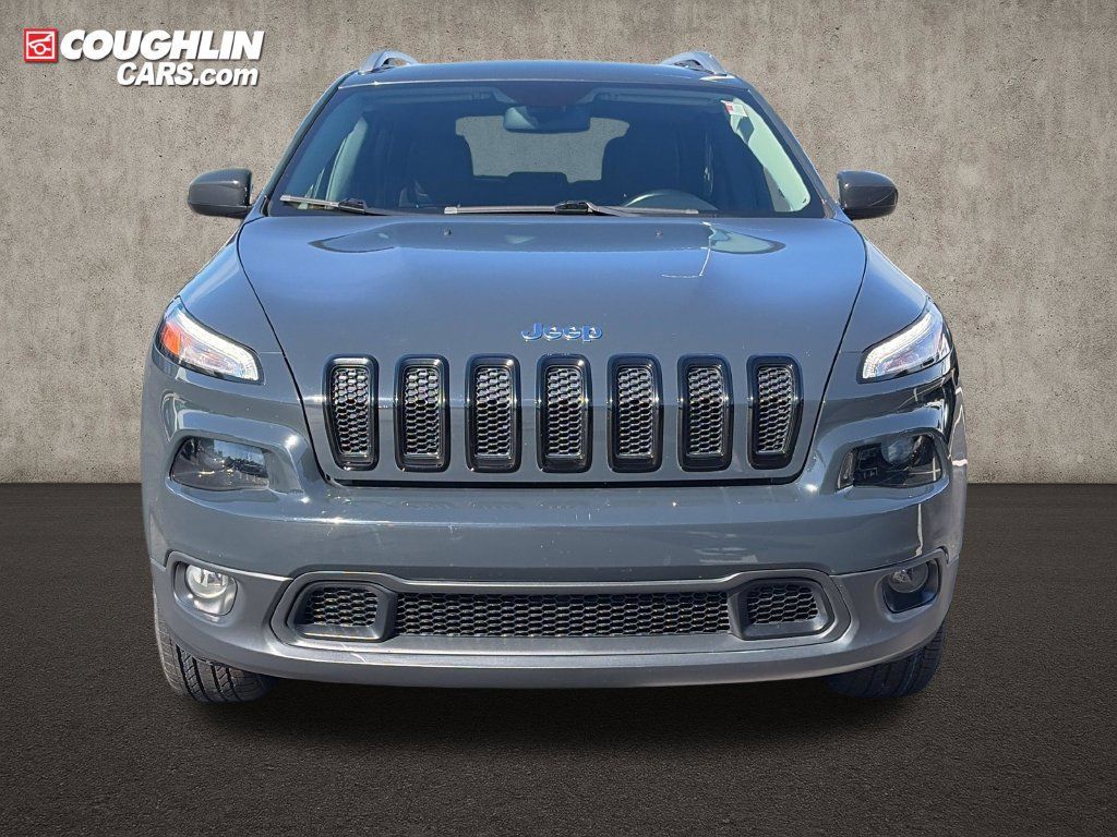 Used 2018 Jeep Cherokee Latitude Plus w/ Cold Weather Group AWD/4WD image 2