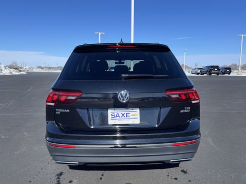 Used 2018 Volkswagen Tiguan SE w/ Panoramic Sunroof Package image 4