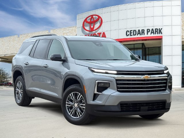 Used 2026 Chevrolet Traverse LT w/ Driver Confidence Package FWD image 1