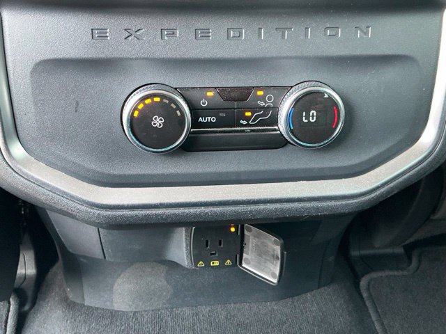 Used 2025 Ford Expedition Active AWD/4WD image 19