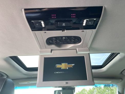 Used 2017 Chevrolet Suburban Premier image 25