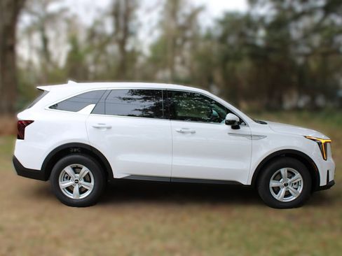 New 2026 Kia Sorento LX FWD image 5