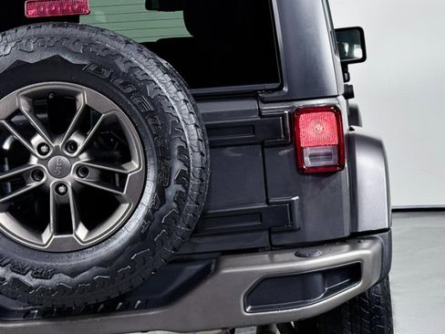 Used 2016 Jeep Wrangler Unlimited Sahara image 16