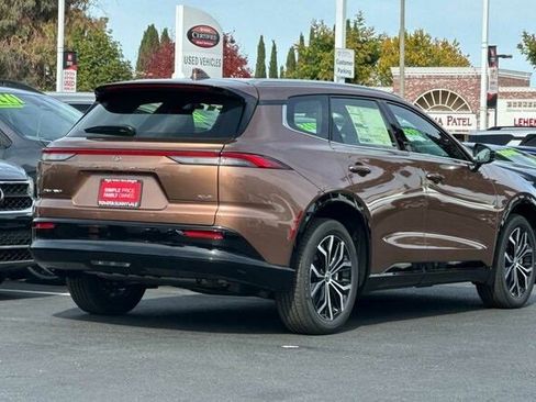 New 2025 Toyota Crown Signia image 3